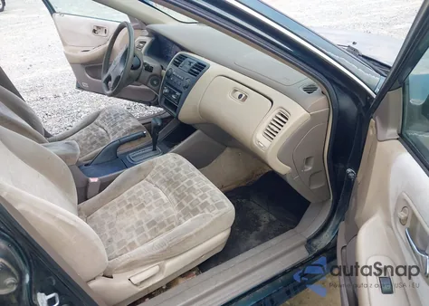 2001 Honda Accord 2.3 Ex z USA, uszkodzony, nr VIN 1HGCG56661A087319